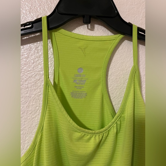 Women’s Old Navy Tank Top - Picture 3 of 3